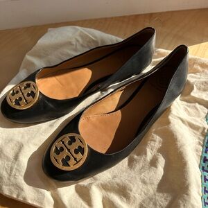 Worn once! Tory Burch Benton ballet flat. Black size 7.5 comes with duster bag